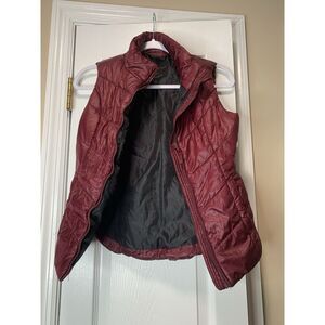 Womens Aeropostale Vest Burgundy Full Zip Puffer Jacket Size XS‎